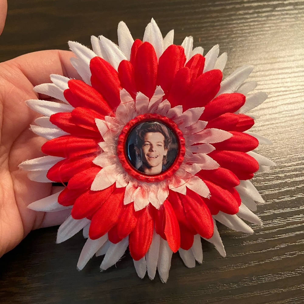 Louis hair flower